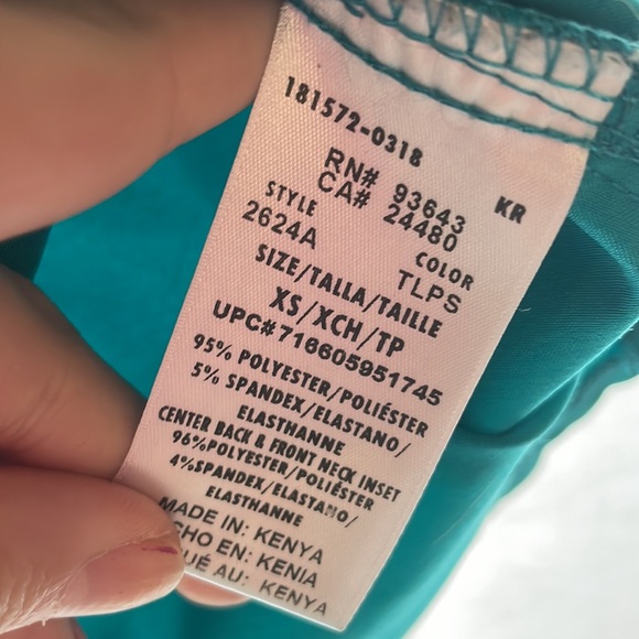 Cherokee Infinity Scrub Top XS in Teal - Picture 10 of 14